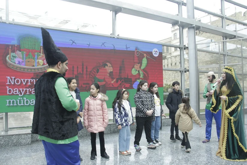 На станции метро Ичеришехер состоялось праздничное мероприятие