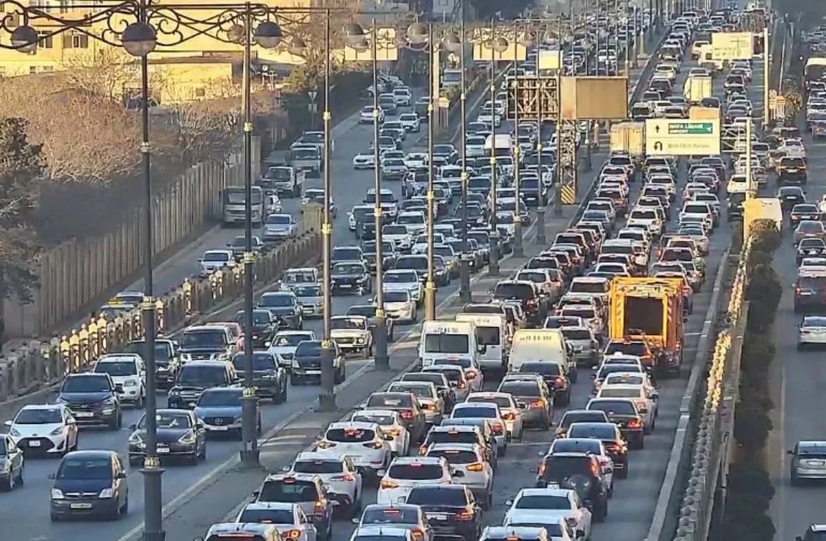 Bakı yollarında bir neçə istiqamətdə sıxlıq var - SİYAHI, YENİLƏNİB
