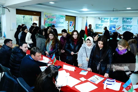 Azərbaycanda növbədənkənar prezident seçkiləri üzrə səsvermə başlayıb