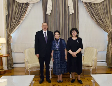 Prezident İlham Əliyev Xalq Artisti Fidan Qasımovaya “İstiqlal” ordeni təqdim edib - YENİLƏNİB