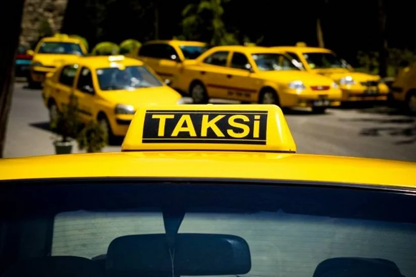В Азербайджане неизвестные лица напали на водителя такси и угнали автомобиль