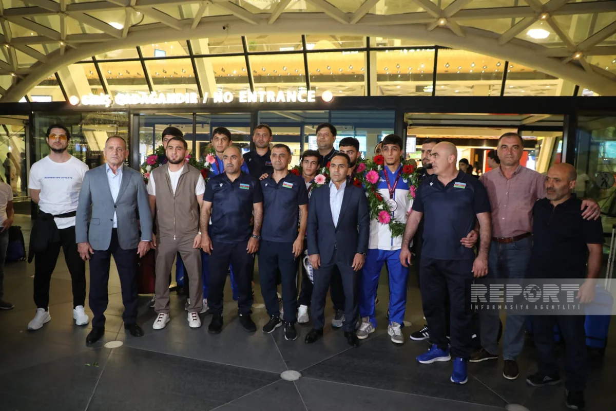 Avropa çempionatında uğurlu çıxış edən Azərbaycanın sərbəst güləşçiləri Vətənə qayıdıblar