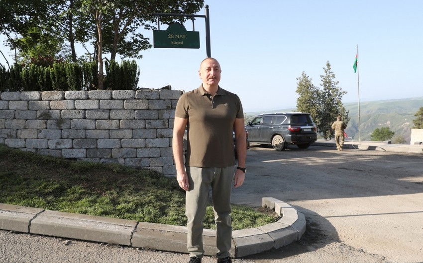 President Ilham Aliyev unveils signs at intersection of Heydar Aliyev, Zafar and 28 May streets