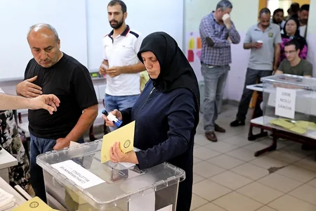 Türkiyədə müxalifətdən olan namizədlər seçkilərdə səs veriblər
