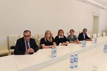 Qaçqınkom yanında İctimai Şuranın yeni tərkibdə ilk iclası keçirilib, sədr seçilib