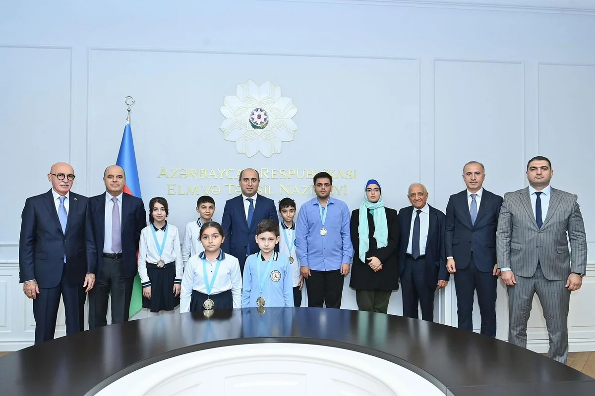Emin Əmrullayev Avropa çempionatında uğurlu nəticə əldə etmiş şahmatçılarla görüşüb