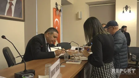 İstanbulda Rəşad Məcidin türkcə Qələmsiz yazılanlar kitabının təqdimatı keçirilib