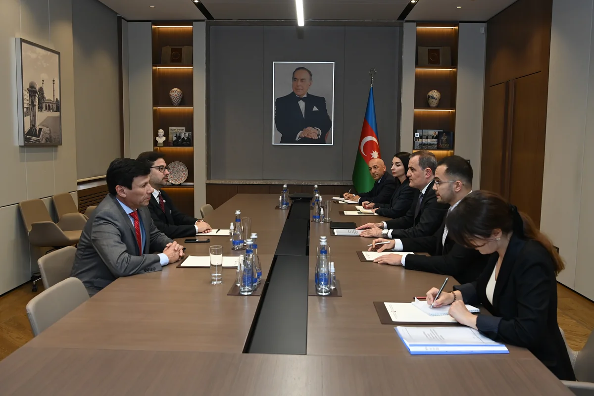 Ceyhun Bayramov Paraqvay Parlamentinin təmsilçiləri ilə görüşüb