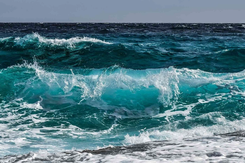 Strong earthquake hits Pacific Ocean