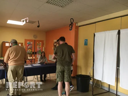 Fransua Olland prezident seçkilərində səs verib - FOTO - YENİLƏNİB