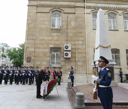 President Ilham Aliyev visits memorial in honor of Azerbaijan Democratic Republic
