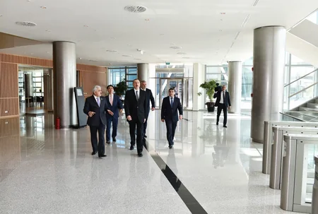 ​Azərbaycan Prezidenti SOCAR-ın yeni inzibati binasının açılışında iştirak edib - VİDEO