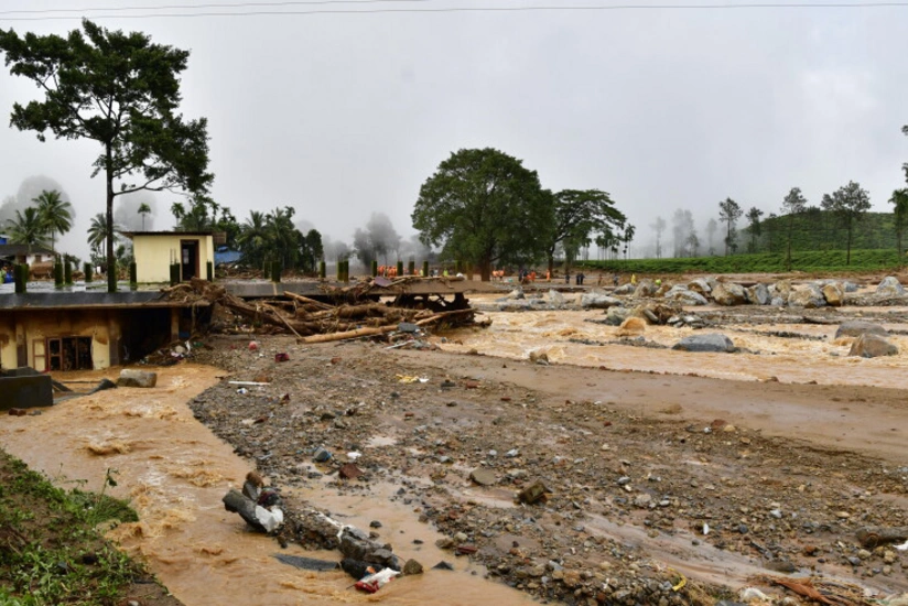 Hindistanda torpaq sürüşməsi nəticəsində ölənlərin sayı 277 nəfərə çatıb