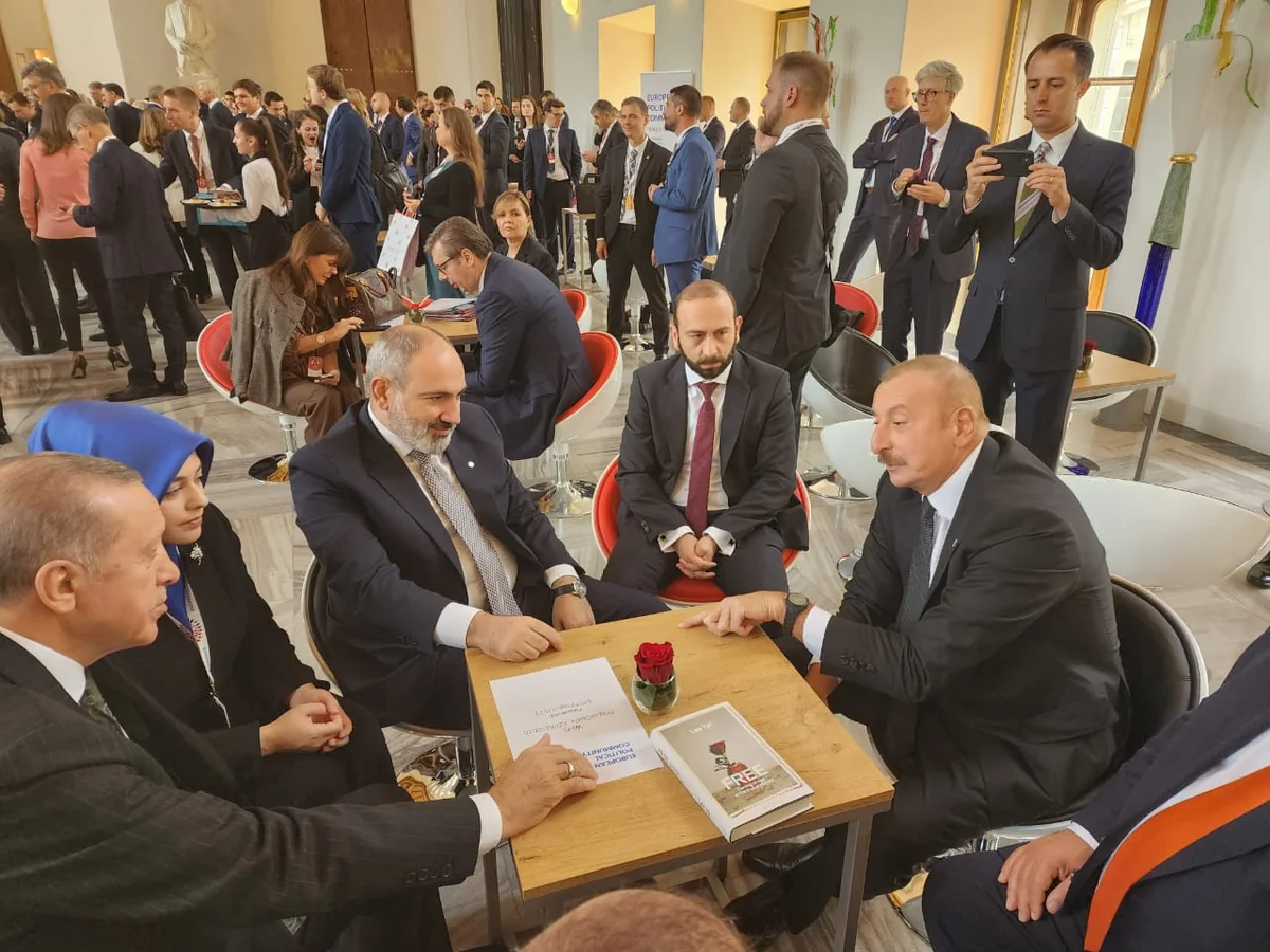 Aliyev, Erdogan and Pashinyan hold joint discussion in Prague