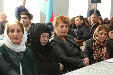 ​Deputatlığa namizəd Rövnəq Abdullayev Bakının Keşlə qəsəbəsində seçicilərlə görüşüb