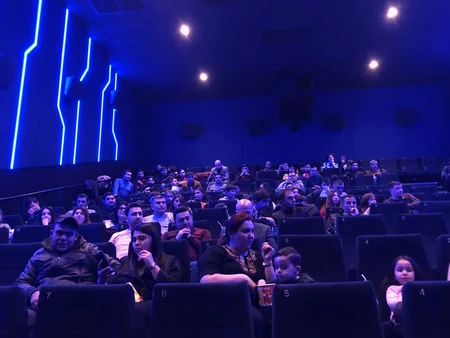 В “CinemaPlus Xəmsə коллектив Kəklikotu раздал автографы