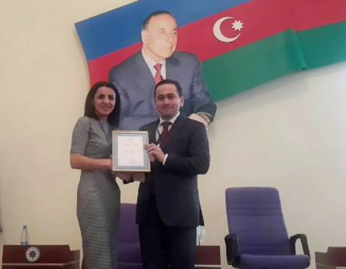Təhsil Nazirliyi BDU-nun mətbuat xidmətinin rəhbərini diplomla təltif edib