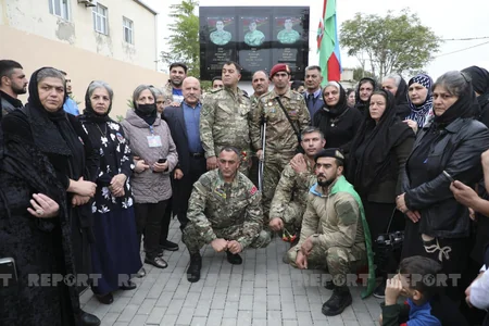 Bakıda üç şəhidin xatirə lövhəsinin açılışı olub