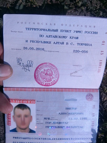 Российский военнослужащий попал в плен на востоке Украины, еще один убит
