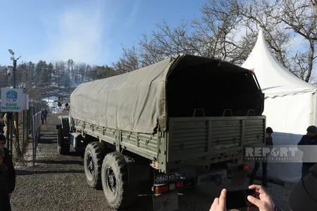 По дороге Ханкенди-Лачын беспрепятственно проехали 54 автомобиля российских миротворцев