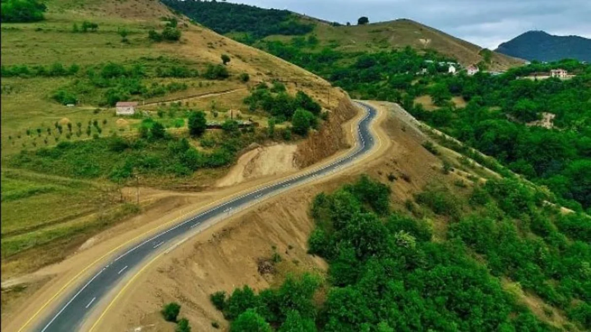 Azərbaycan erməni sakinlərin ehtiyaclarının qarşılanması üçün Ağdam-Xankəndi yolunu təklif edib