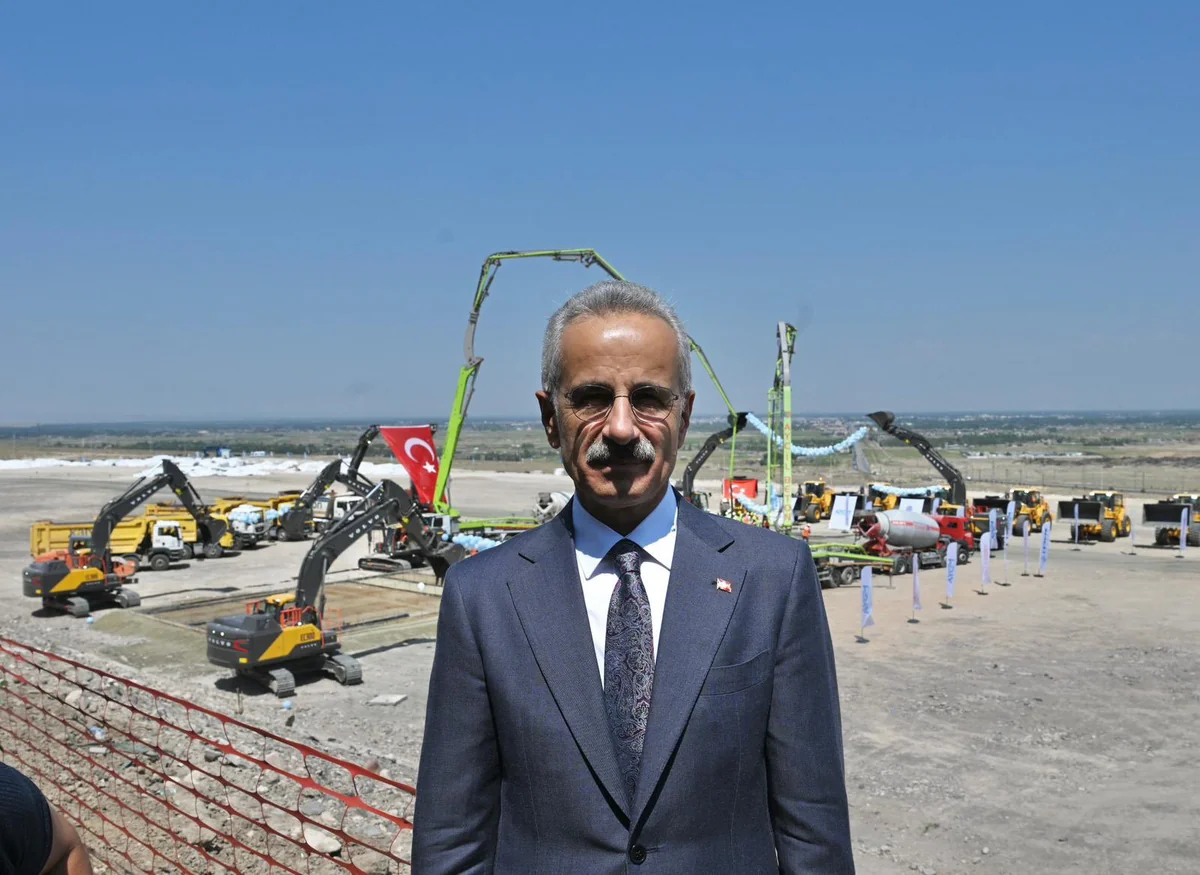 Türkiyəli nazir: Qars-İğdır-Aralık-Dilucu dəmiryolu xətti Zəngəzur dəhlizinin açarı olacaq