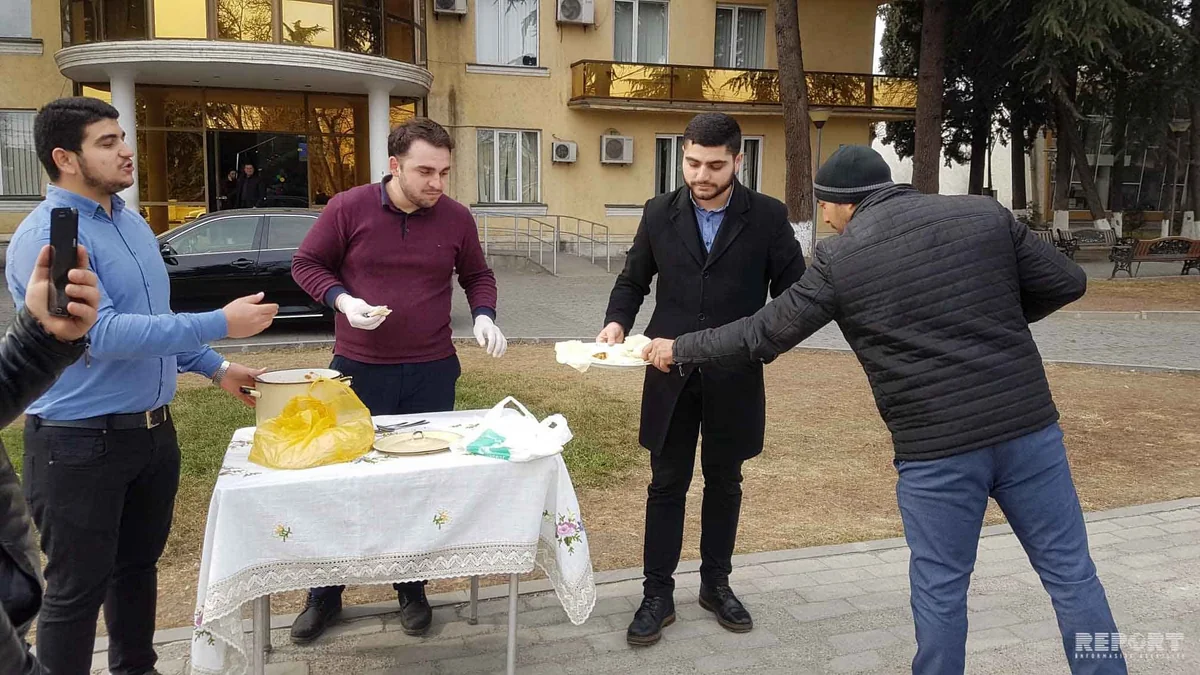 Azərbaycanlı gənclər etiraz aksiyası keçirdilər