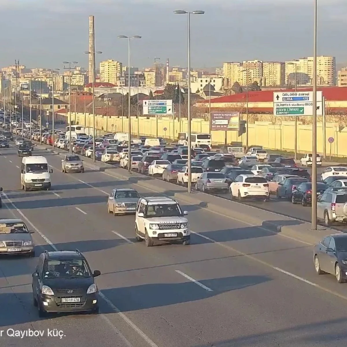 Bakının bir sıra yollarında tıxac yaranıb