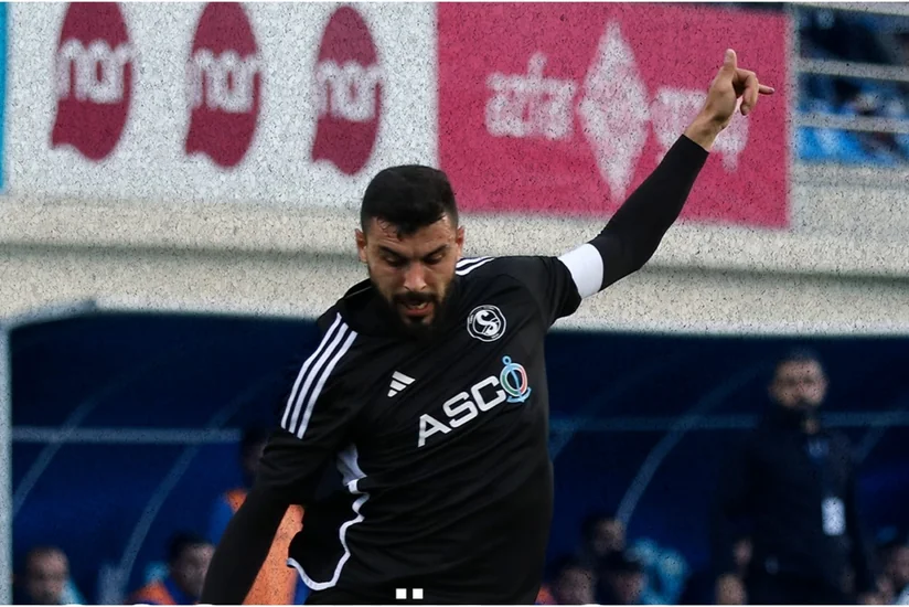 Səbail daha bir futbolçusu ilə vidalaşıb