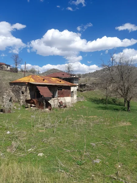 ANAMA: Laçında bir nəfərin xəsarət alması ilə nəticələnən mina partlayışı yaşayış evinin girişində olub