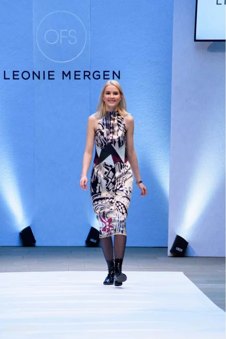 Londonda alman modelyerin azərbaycanlı rəssamın əsərləri əsasında yaratdığı kolleksiyası nümayiş olunub - FOTO