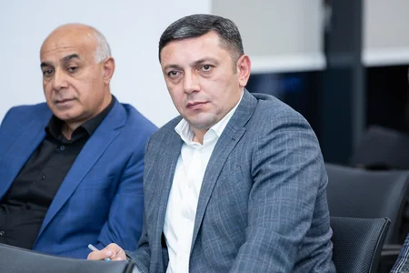 Aqrar Kredit və İnkişaf Agentliyində kənd təsərrüfatı texnikası və damazlıq heyvan təchizatçıları ilə görüş keçirilib