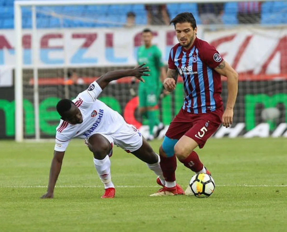 Türkiyəli futbolçu İspaniya klubuna transfer olunub