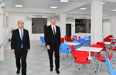 Azərbaycan Prezidenti Binəqədidə yeni inşa olunan məktəbin açılışında iştirak edib