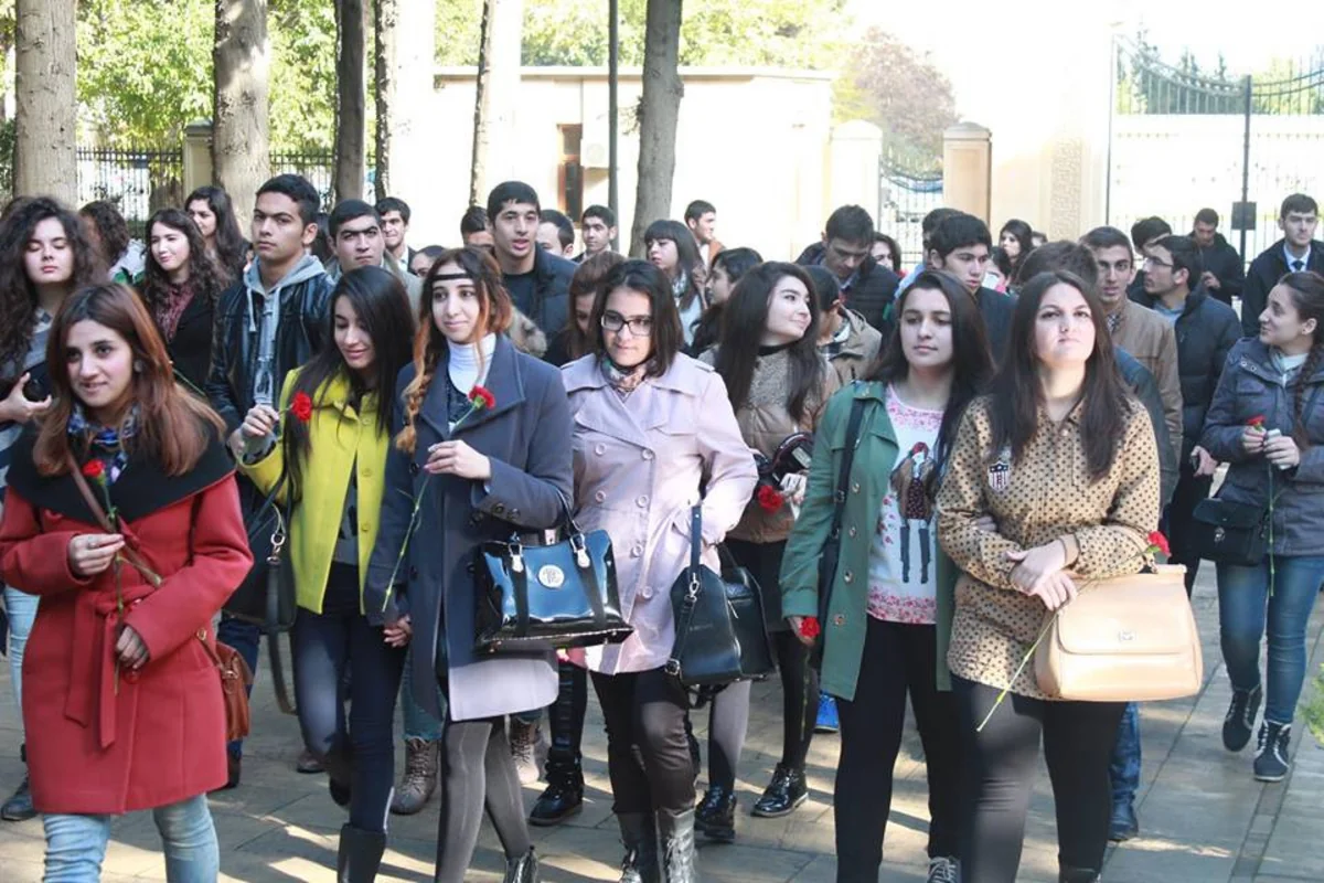 BDU tələbələri Dövlət Bayrağı Gününü qeyd ediblər