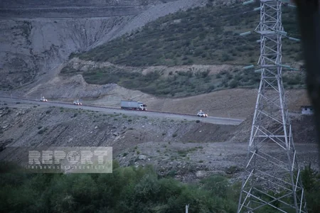 ICRC trucks pass through Lachin-Khankandi road 