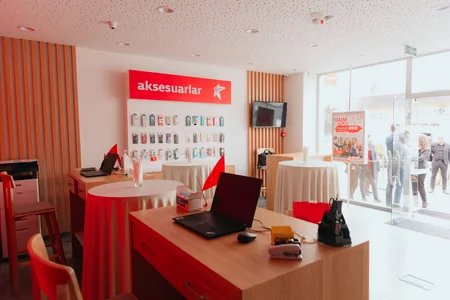 ​​​​​​​“Bakcell”in yeni konsept mağazası Bərdədə