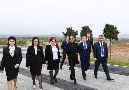 Prezident Füzuli rayon ictimaiyyətinin nümayəndələri ilə görüşüb - TAM MƏTN