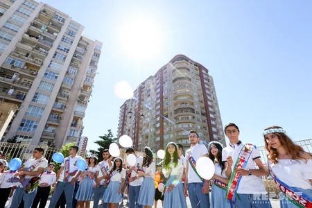 Bakıda məzunların “Son Zəng” həyəcanı - FOTOREPORTAJ - VİDEO