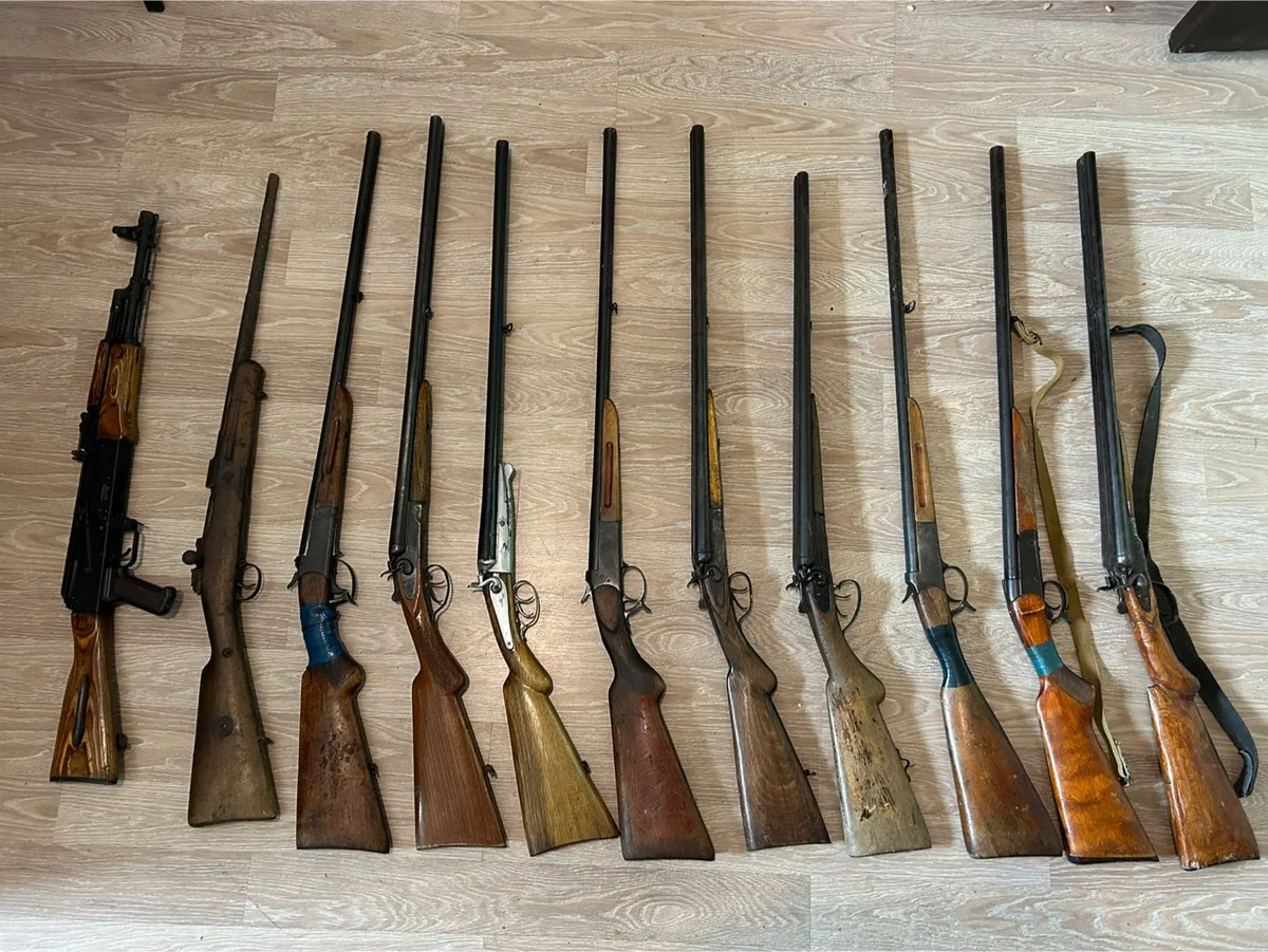 Şirvanda qanunsuz saxlanılan silahlar polisə təhvil verilib