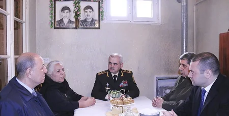 Dövlət Komitəsi bir qrup şəhid ailəsinə bayram sovqatı çatdırıb