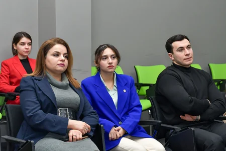 “Övladlığa götürmə sahəsində göstərilən xidmətlər”lə bağlı media nümayəndələrinə təlim keçirilib