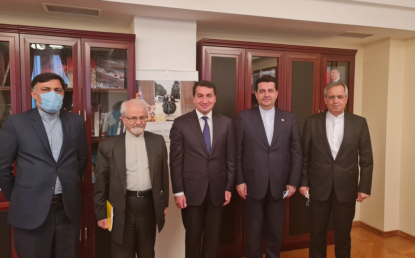 Hikmət Hacıyev İranın xarici işlər nazirinin müavini ilə görüşüb