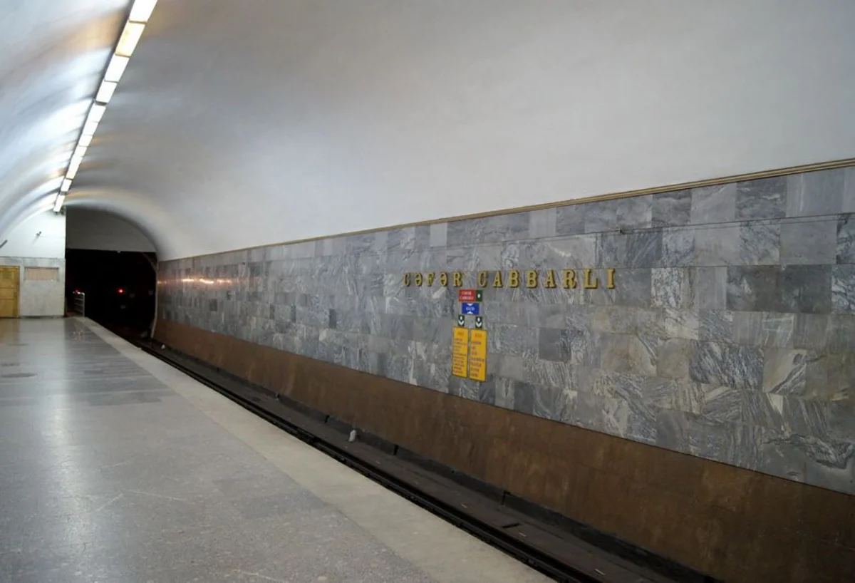 Первая линия станции метро Джафар Джаббарлы в Баку закроется на две недели