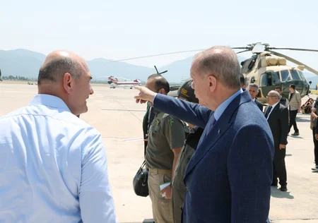Ərdoğan Türkiyəyə köməyə gedən azərbaycanlı yanğınsöndürənlərlə görüşüb