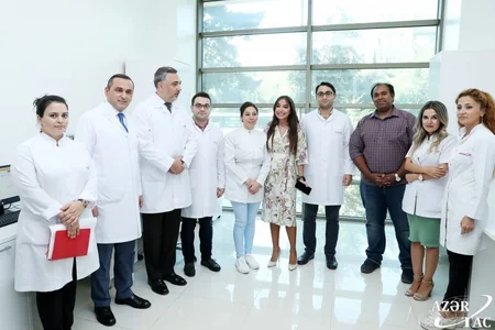 Leyla Əliyeva Heydər Əliyev Fondunun layihələri çərçivəsində Bakının bir sıra tibb müəssisələrində olub - FOTO