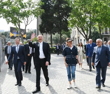 Prezident İlham Əliyev Dənizkənarı Milli Parkda gəzintiyə çıxıb - FOTO