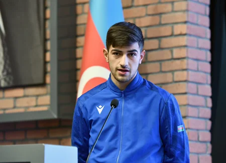 Fərid Qayıbov ötən ay beynəlxalq turnirlərdə medal qazanmış idmançılarla görüşüb