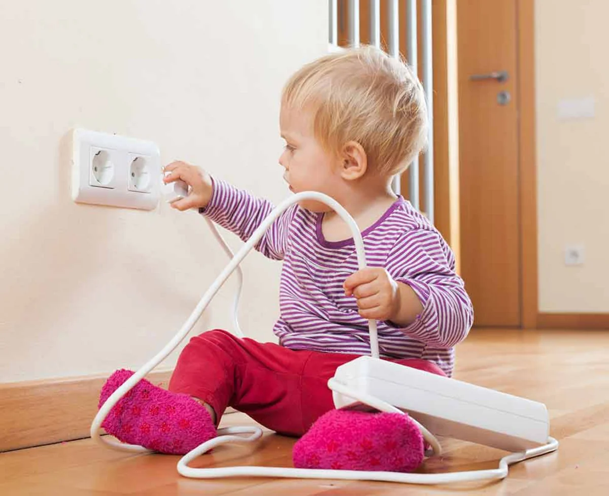 Qəbələdə iki azyaşlını elektrik cərəyanı vurub, onlardan biri ölüb
