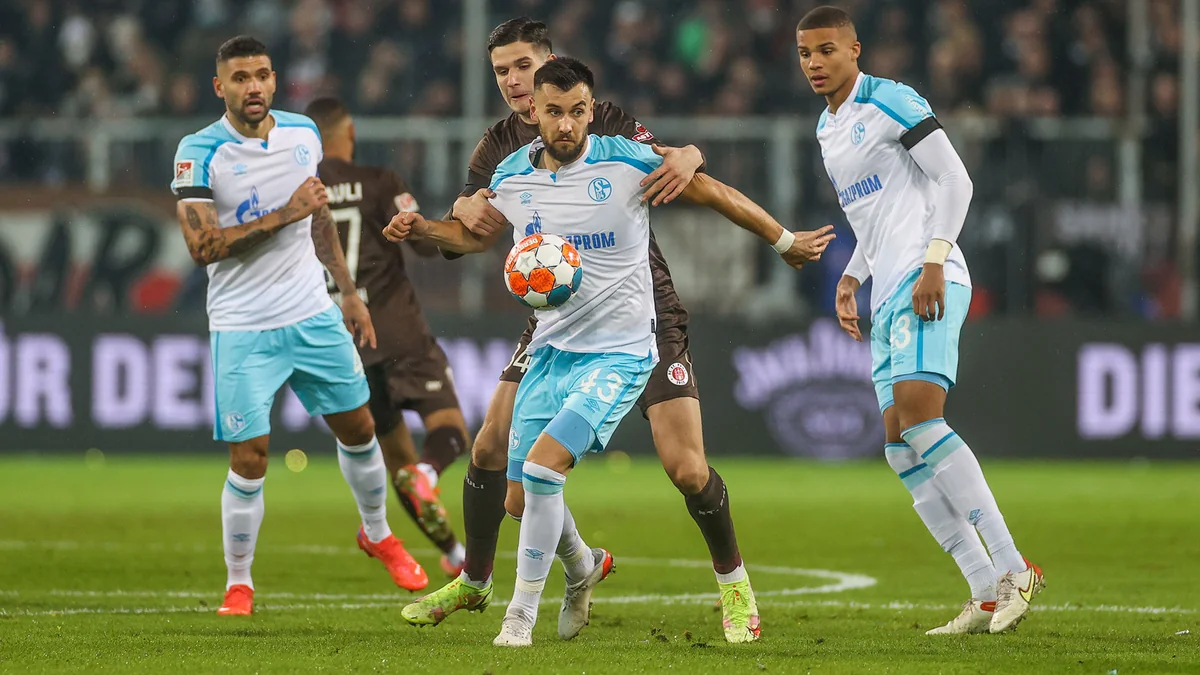 Almaniyada çıxış edən azərbaycanlı futbolçu zədələnib